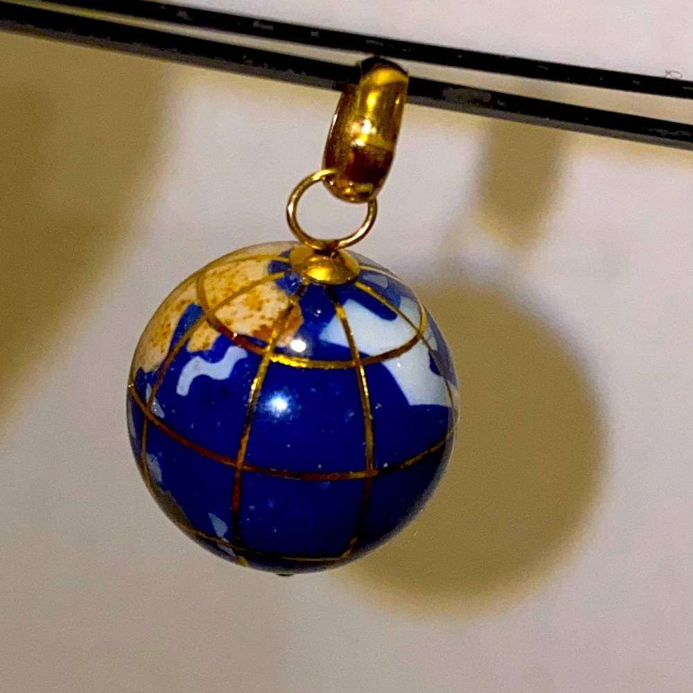 Globe charm 14k